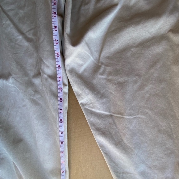 NWT Van Heusen Capri tan pants. Size 18 - Picture 5 of 8